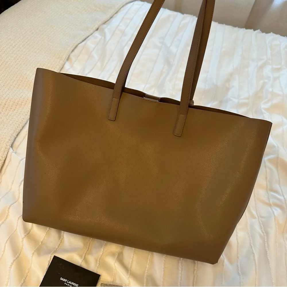 Saint Laurent East West Tote - Picture 10 of 16